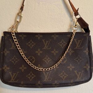 🩷 SALE.   Classic LV Pochette! Crazy Price! ❤️‍🔥 Plus unbranded chain